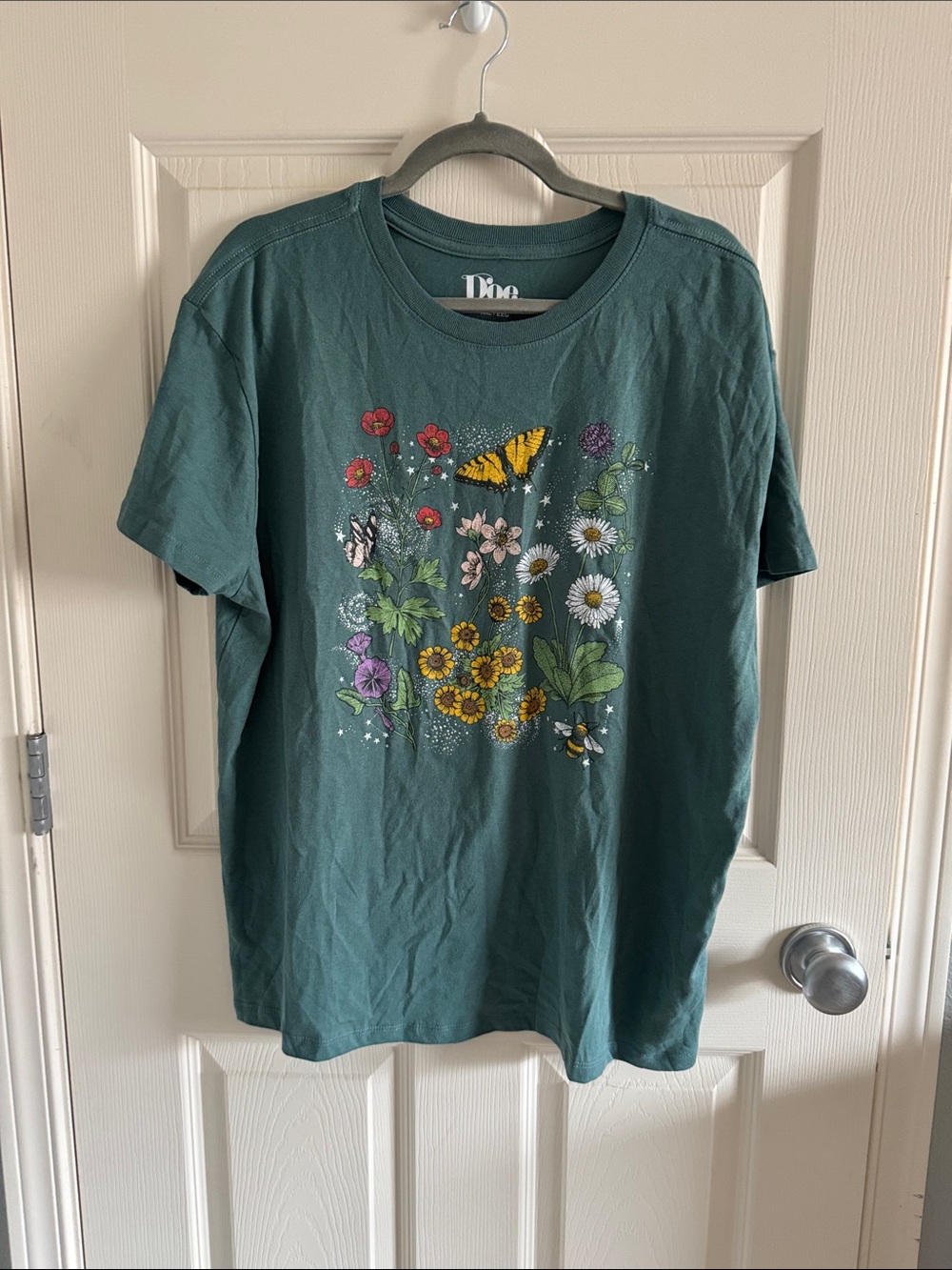 Dio Green Floral & Butterfly Graphic Tee